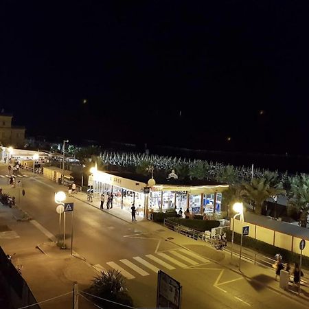 Hotel Bonaria Rimini Extérieur photo