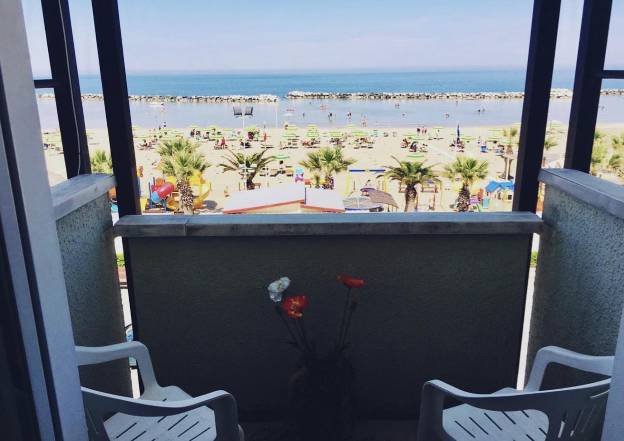 Hotel Bonaria Rimini Extérieur photo