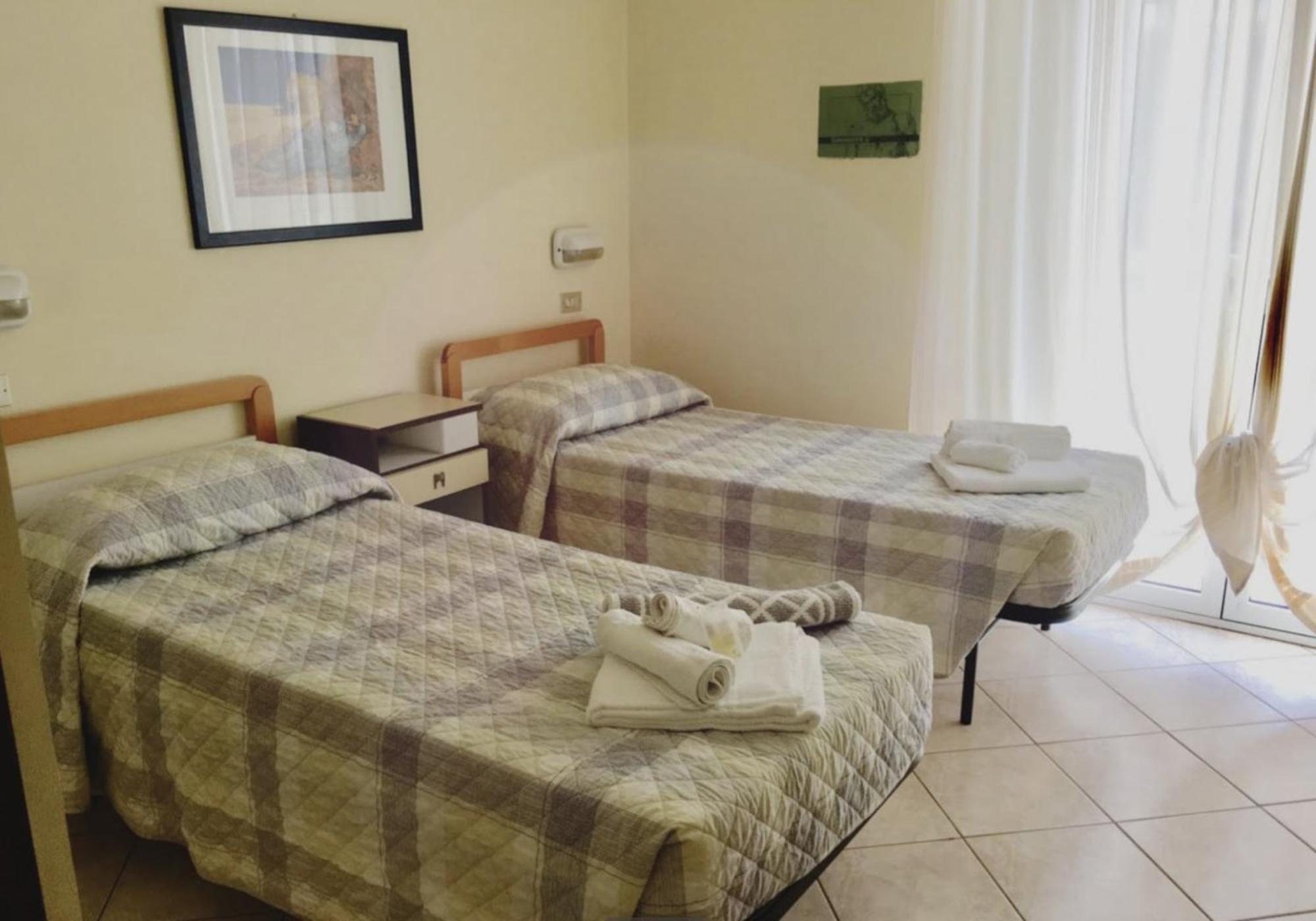Hotel Bonaria Rimini Extérieur photo