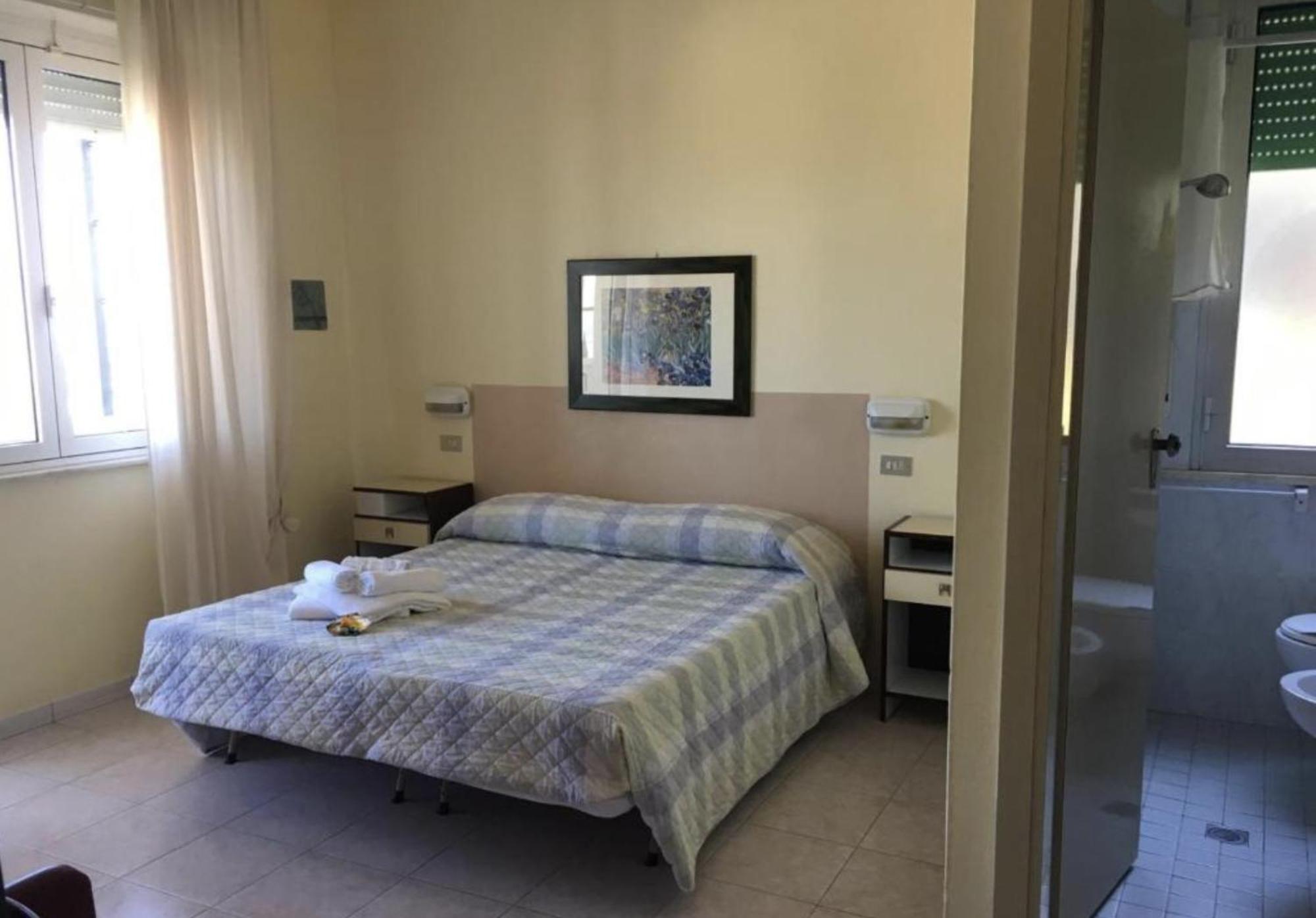 Hotel Bonaria Rimini Extérieur photo