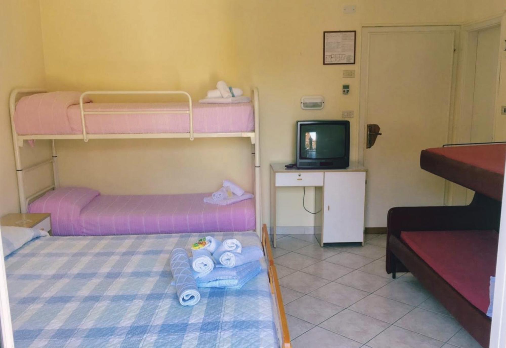 Hotel Bonaria Rimini Extérieur photo