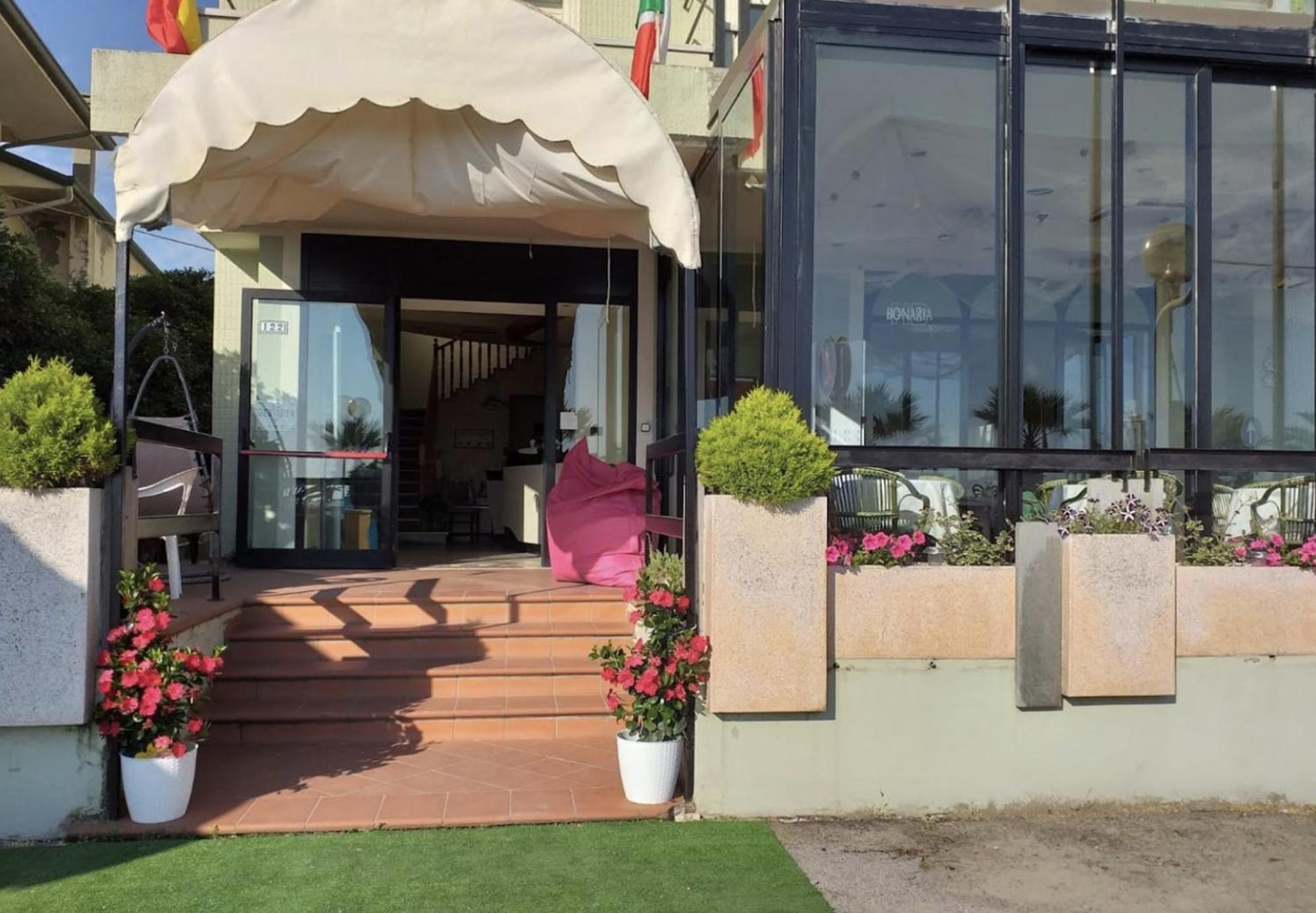 Hotel Bonaria Rimini Extérieur photo