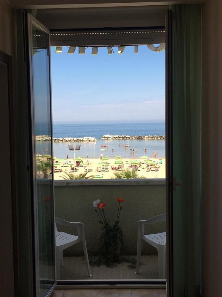 Hotel Bonaria Rimini Extérieur photo
