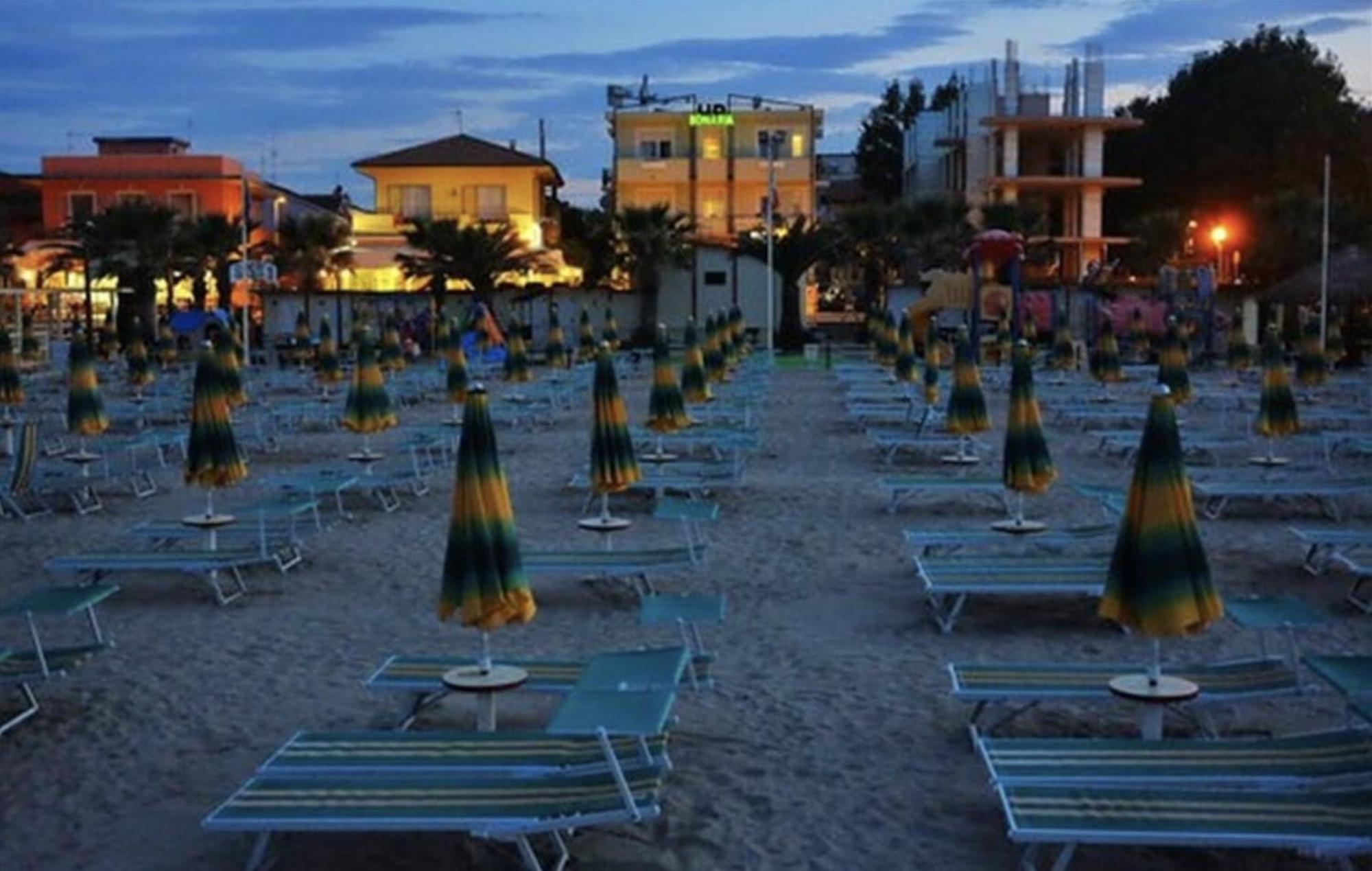 Hotel Bonaria Rimini Extérieur photo