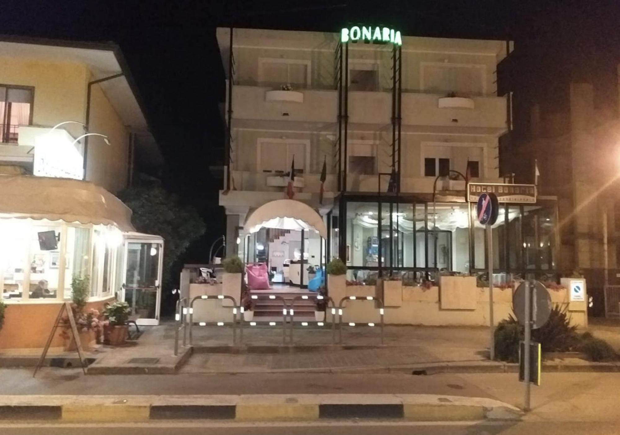 Hotel Bonaria Rimini Extérieur photo